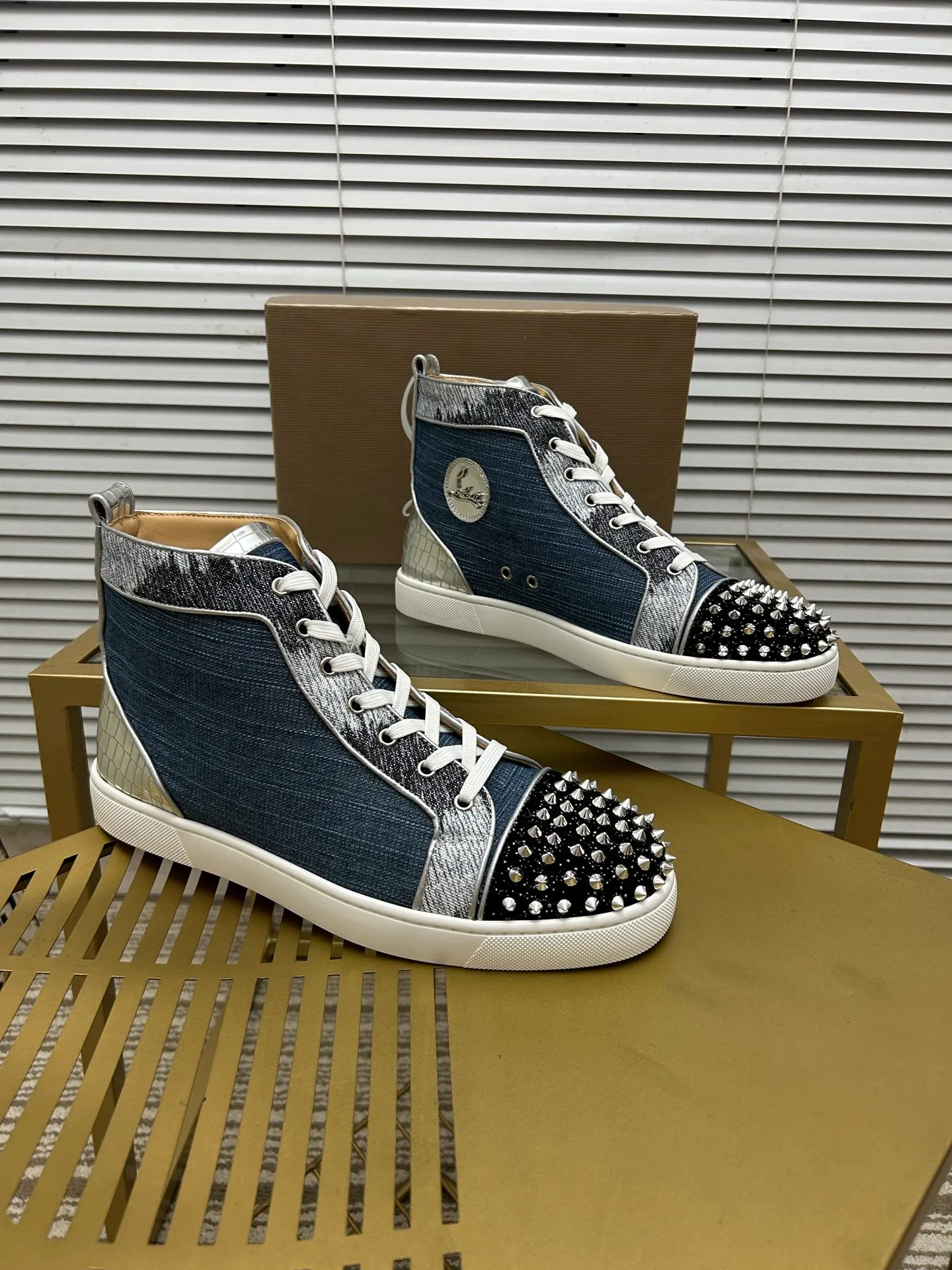 (Customized model) Ex-factory price is 540. christian louboutin (CL red sole shoes) counter series, casual sneakers for couples 📢 📢 📢 Exclusive hot style release 🎈🎈💪 Movable latex feet 👻 Finished outsole line [Proud] 😝Female 35-40# Male 38#-46, global supply😝 [Top version]: Original imported genuine leather upper, top original leather lining, original molded TPU outsole, original 1:1 detail processing, original shoe last,
